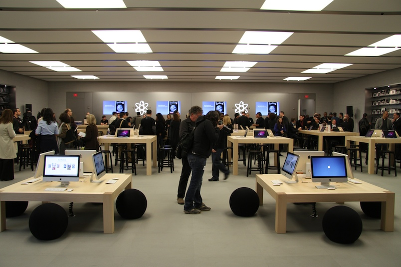 Illustration for article titled Apple Store Gallery
